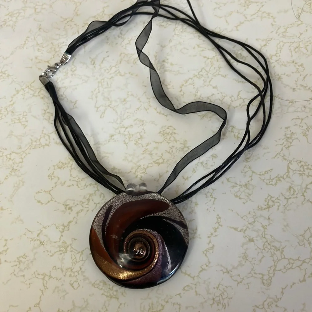 Elegant Black and Brown Swirl Pendant Necklace